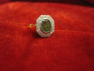 Bague en or orne d'une meraude