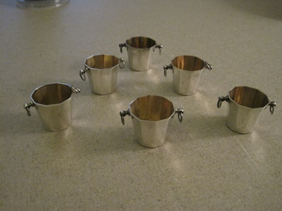 6 petits pots en mtal argent