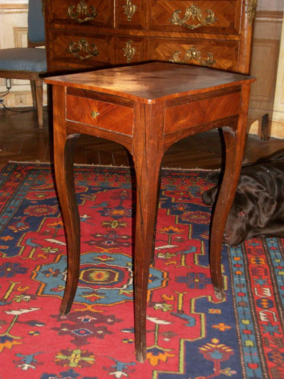 Petite table de salon style Louis XV