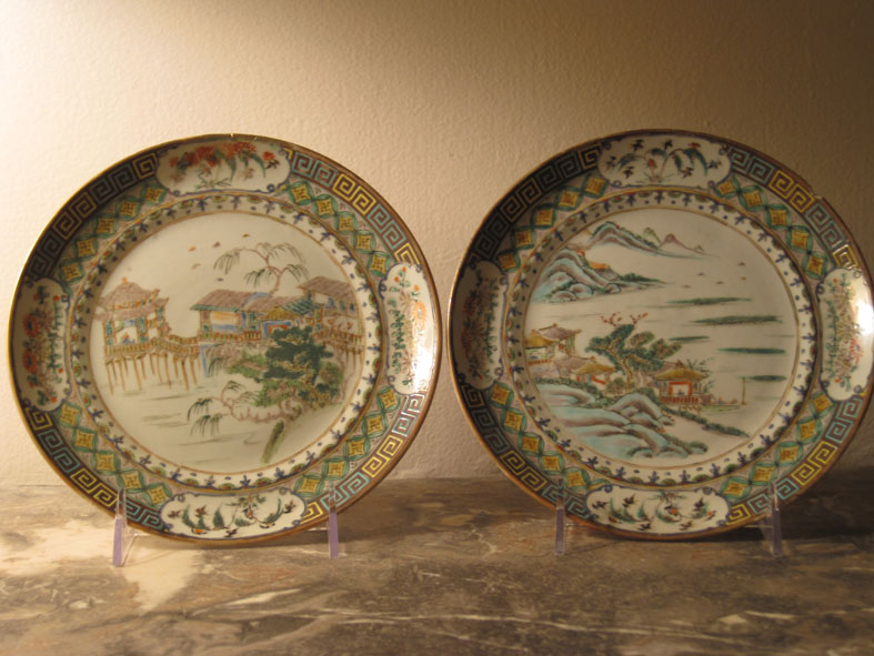 Paire d'assiettes en porcelaine de Chine